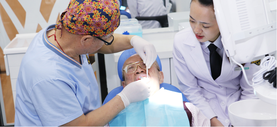 医生严谨专注的工作态度，是确保您能获得理想治疗效果的根本原因。