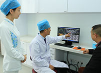 医患充分沟通，设计治疗方案